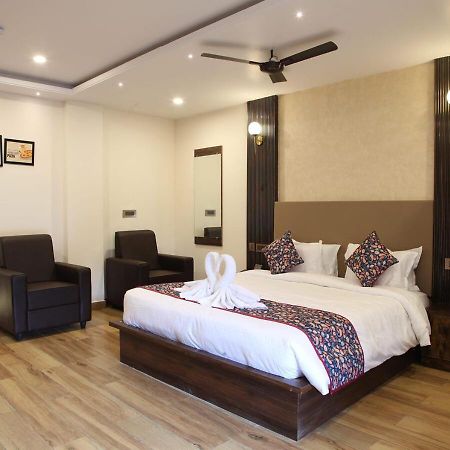 Dakshin Suites Srikakulam エクステリア 写真