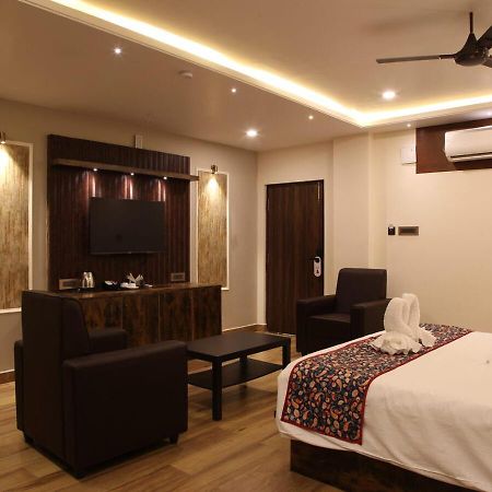 Dakshin Suites Srikakulam エクステリア 写真