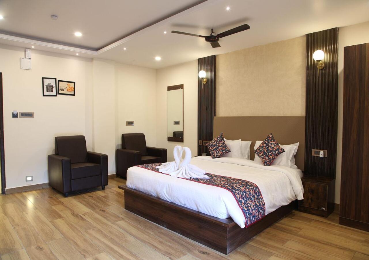 Dakshin Suites Srikakulam エクステリア 写真