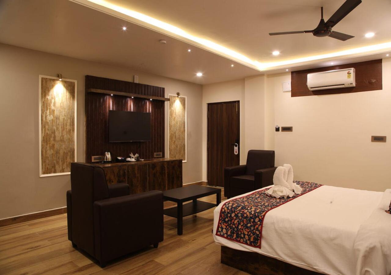 Dakshin Suites Srikakulam エクステリア 写真